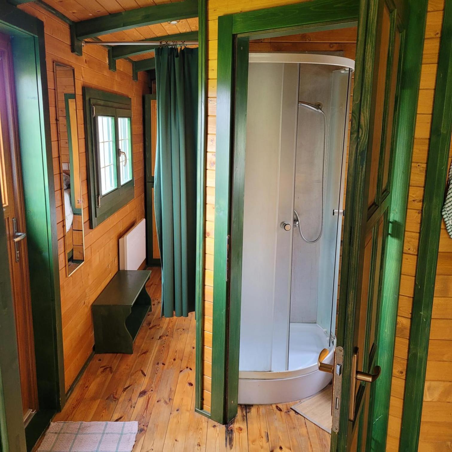 roulotte maisonthiers Blanot  Extérieur photo