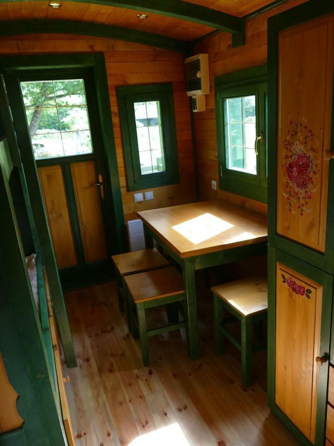 roulotte maisonthiers Blanot  Extérieur photo